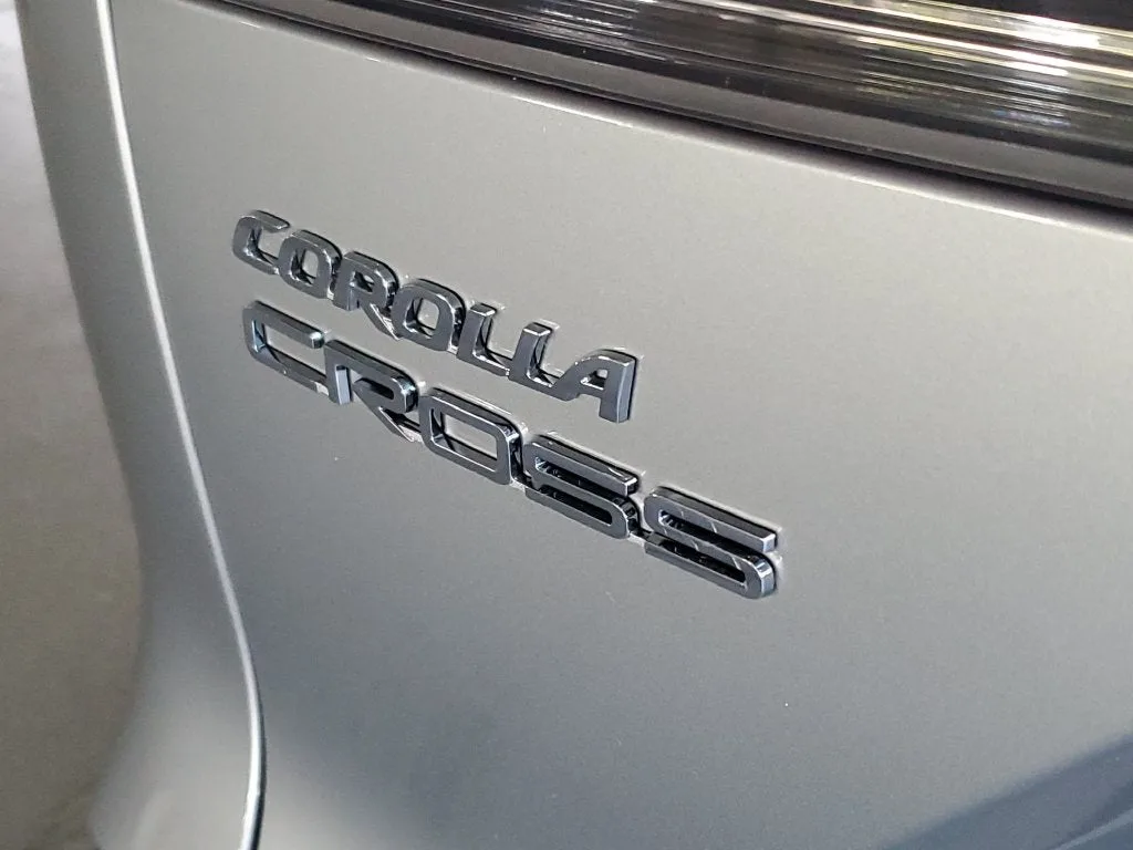 2026 Toyota Corolla Cross XLE photo 8