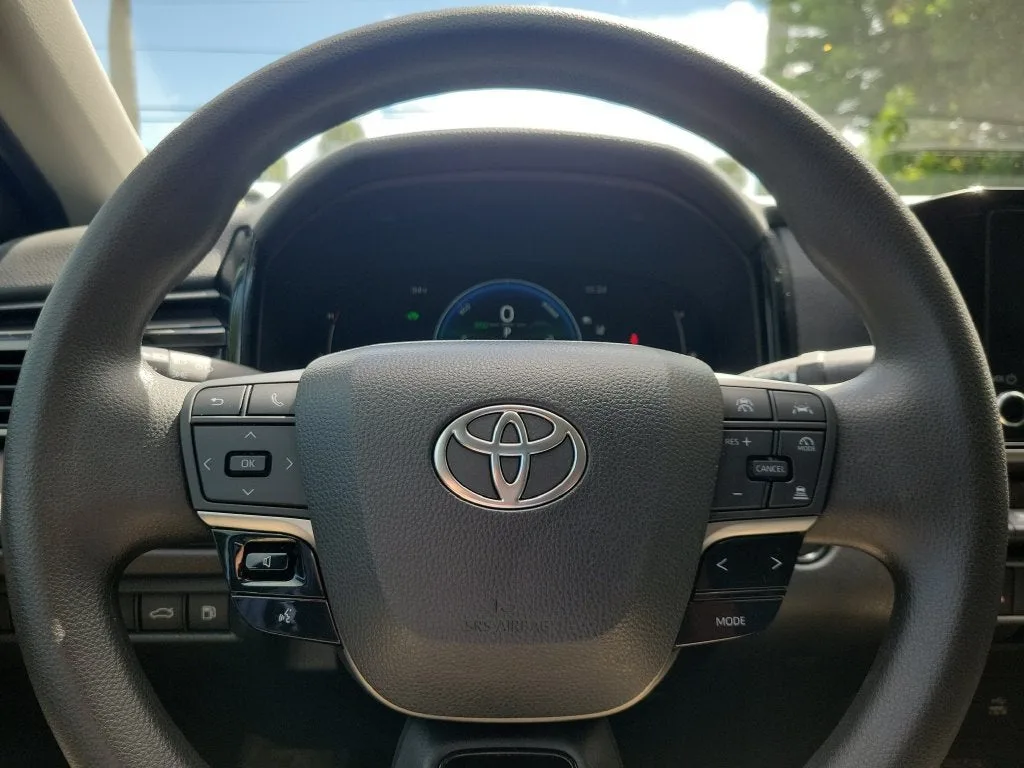 2025 Toyota Camry LE photo 23