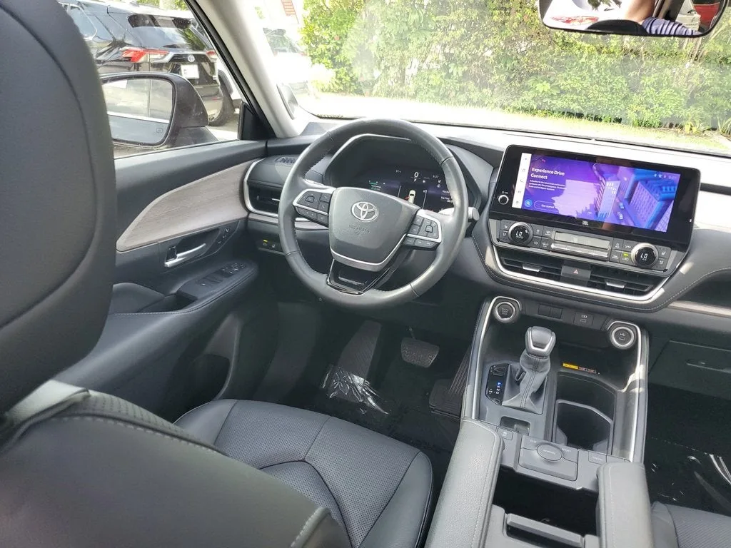 2025 Toyota Grand Highlander Limited photo 16