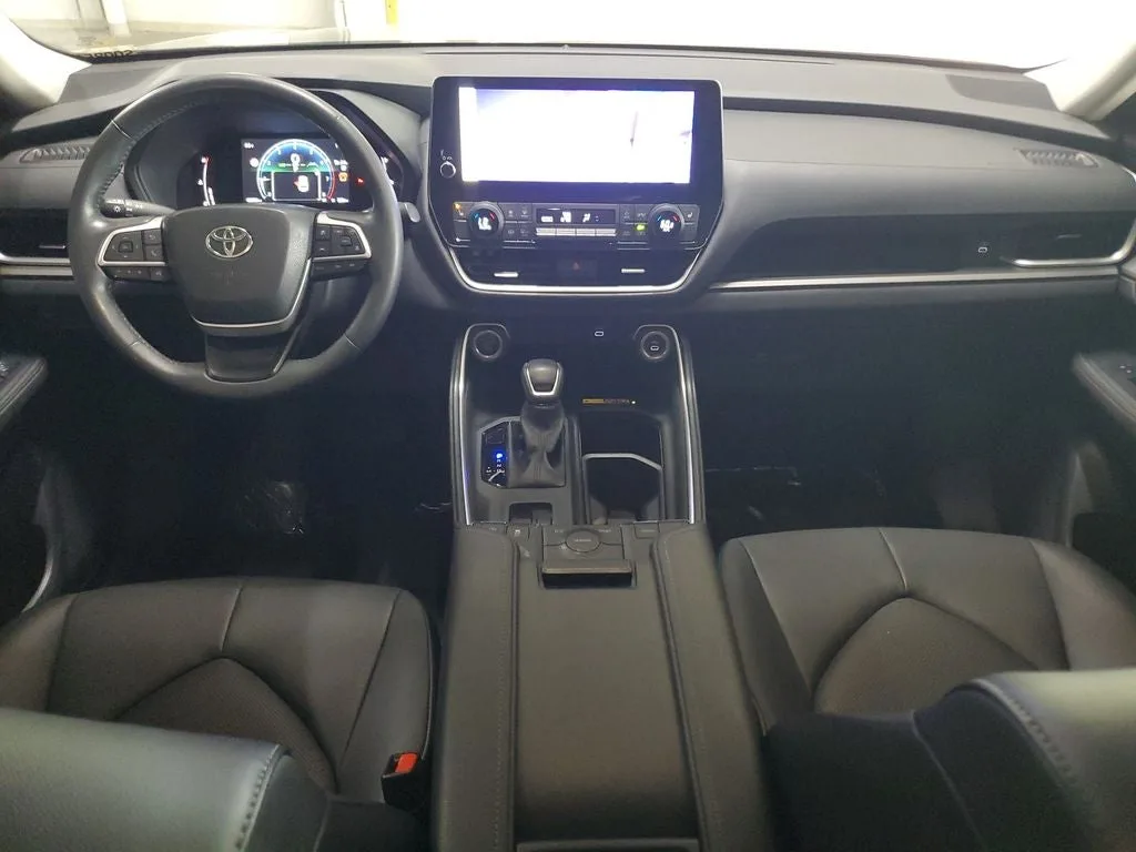 2024 Toyota Grand Highlander XLE photo 16