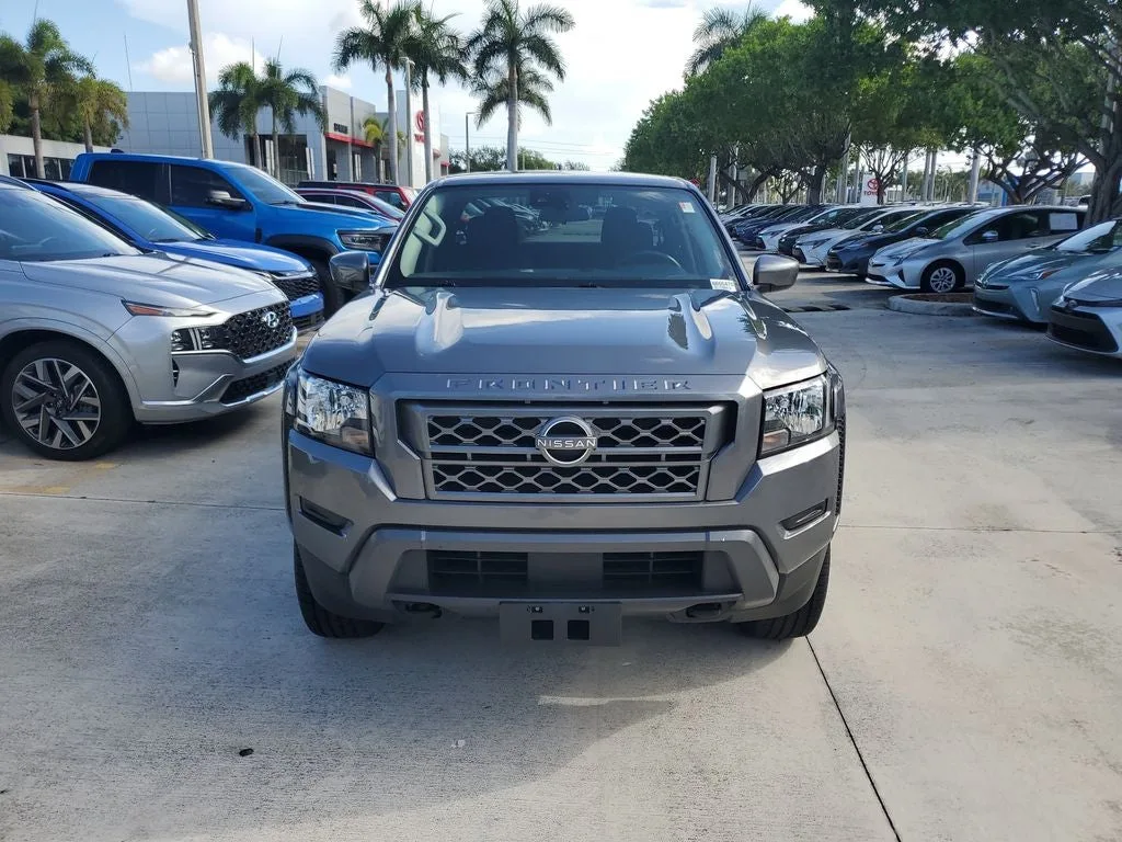 2023 Nissan Frontier SV photo 2