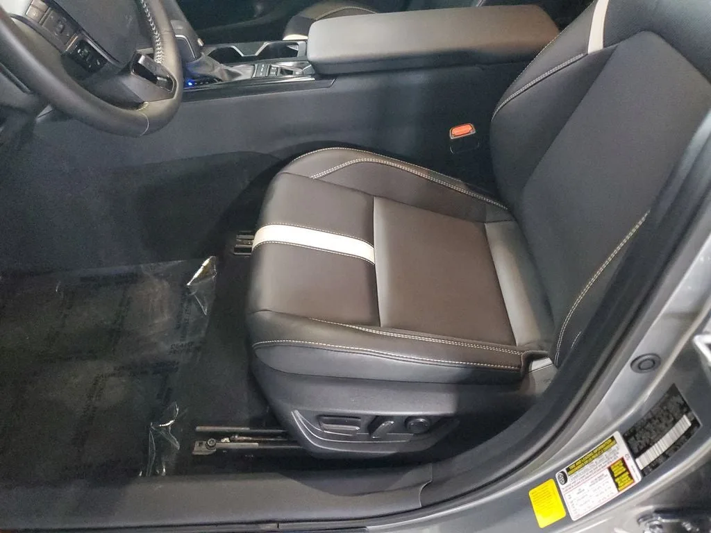 2025 Toyota Camry SE photo 18