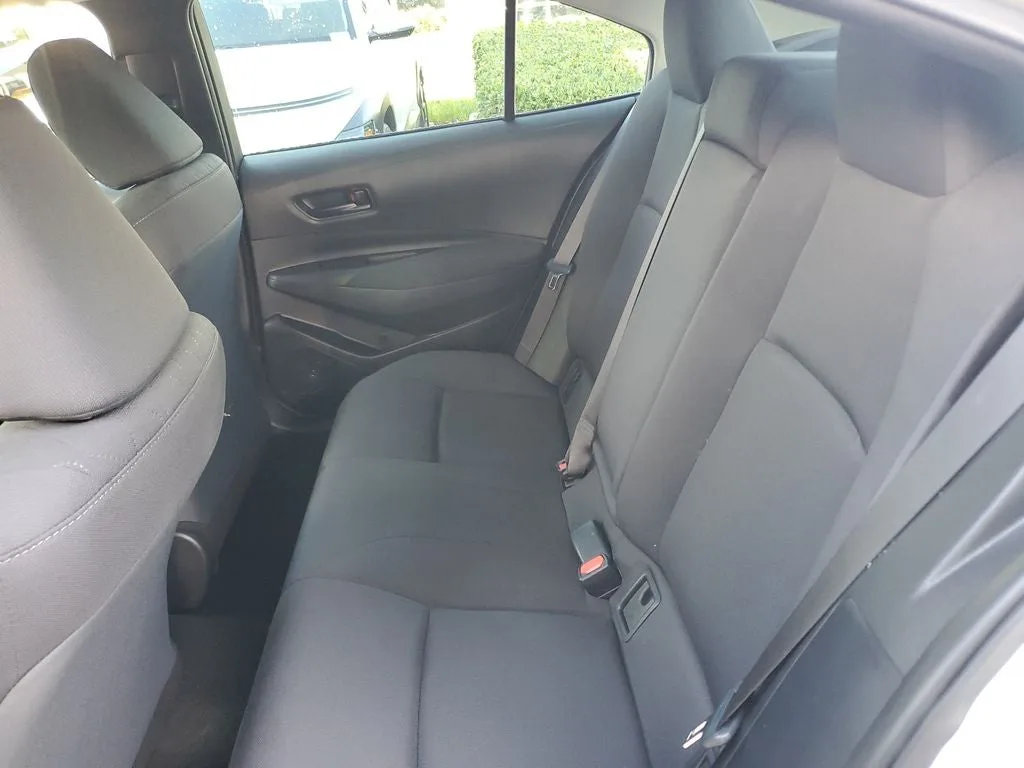 2025 Toyota Corolla LE photo 12