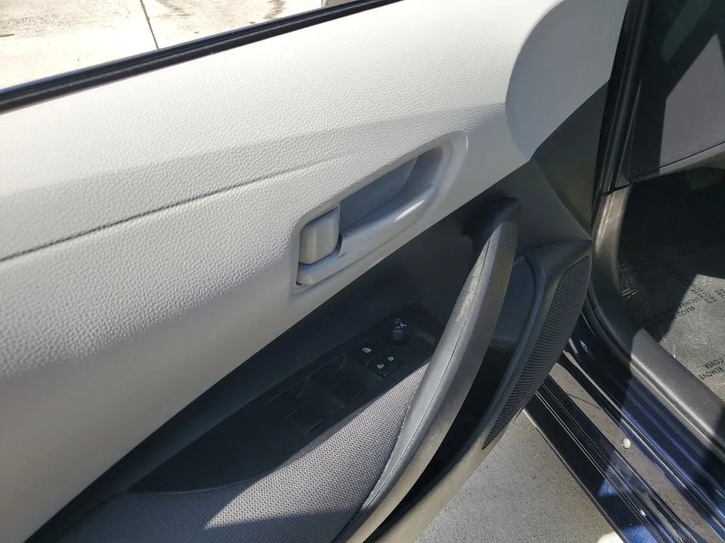 2025 Toyota Corolla LE photo 18