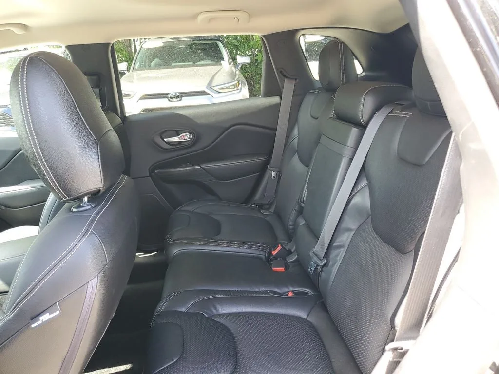 2015 Jeep Cherokee Latitude photo 12