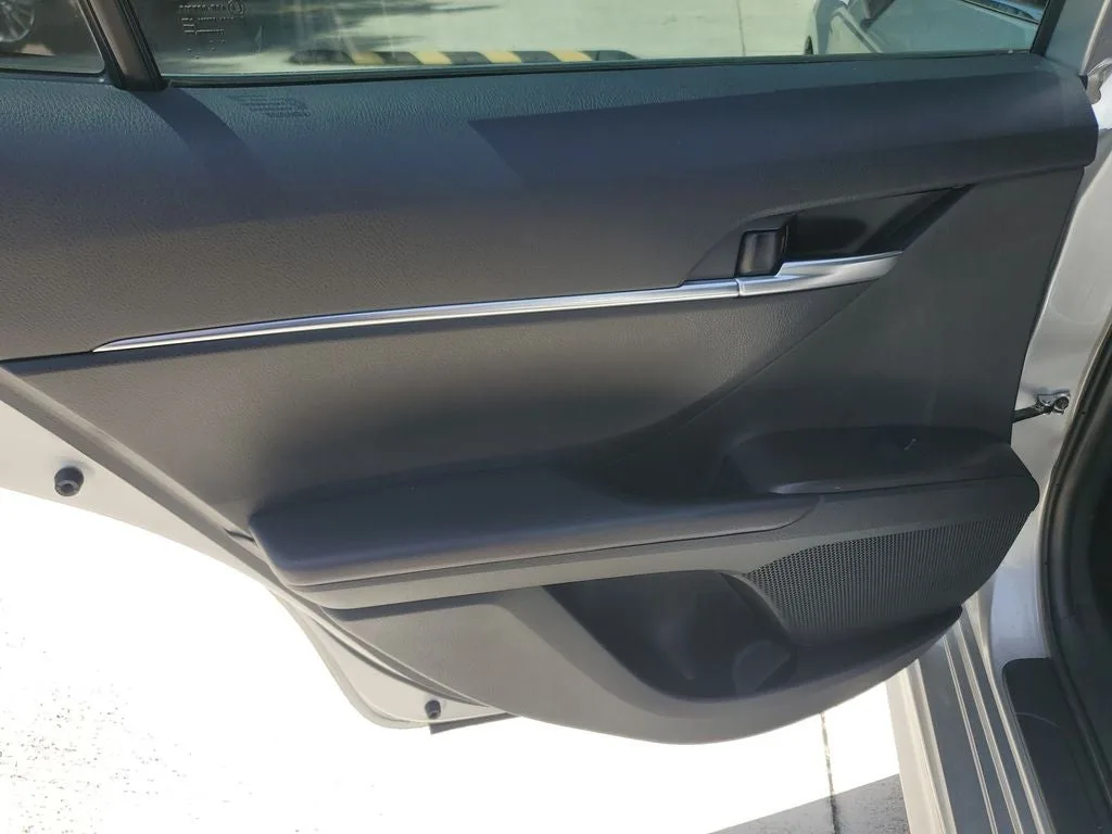 2024 Toyota Camry Hybrid SE photo 11