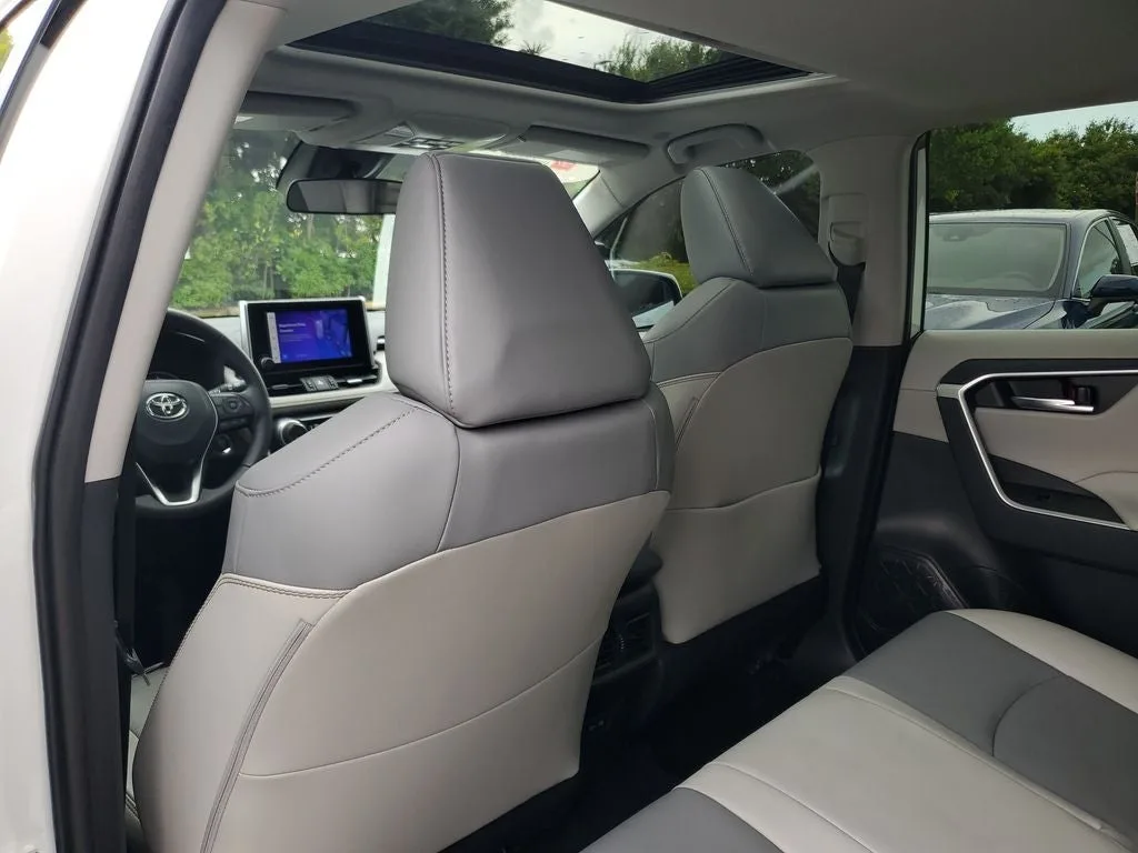 2024 Toyota RAV4 XLE Premium photo 14