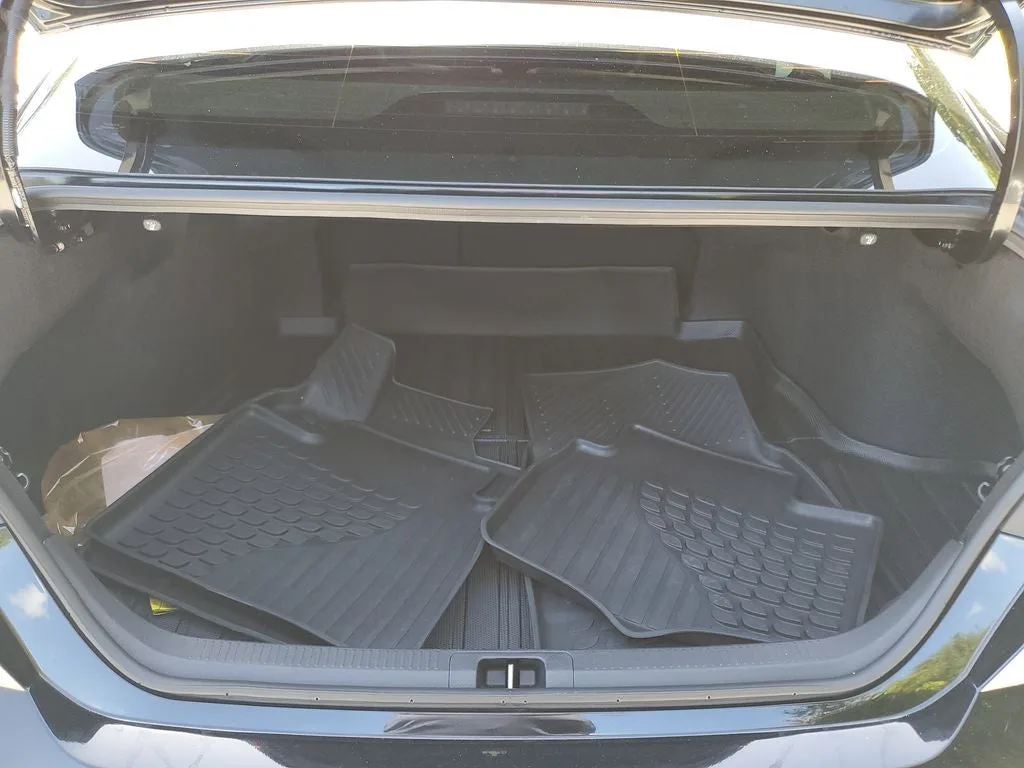 2025 Toyota Camry SE photo 8