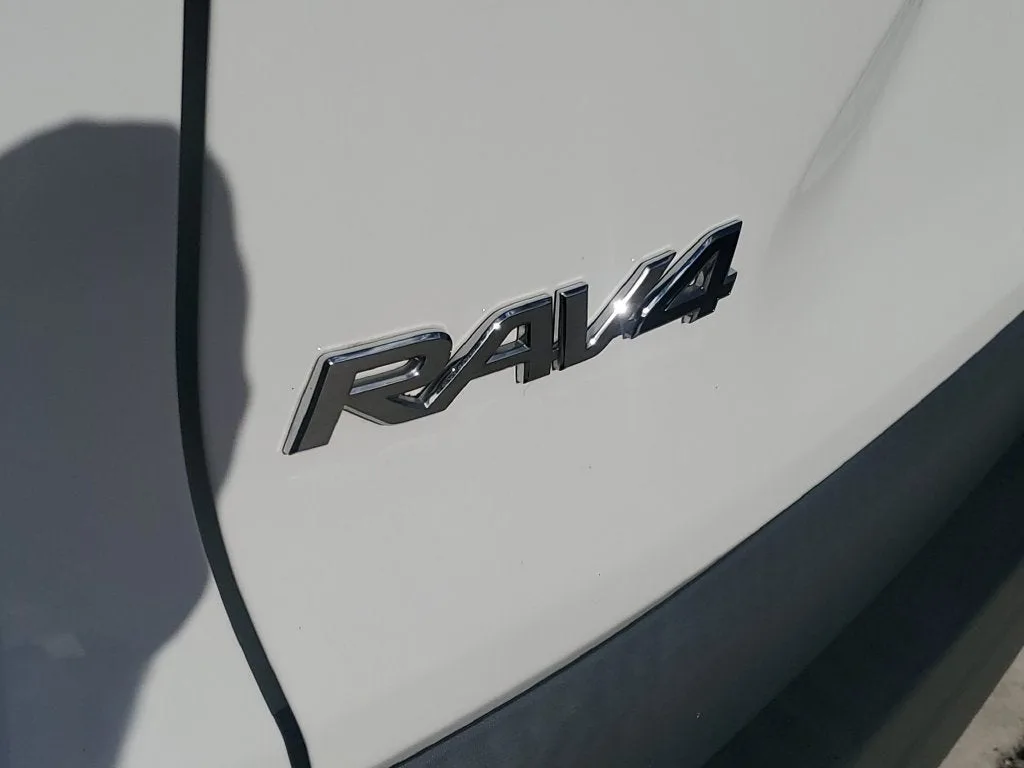2024 Toyota RAV4 LE photo 3