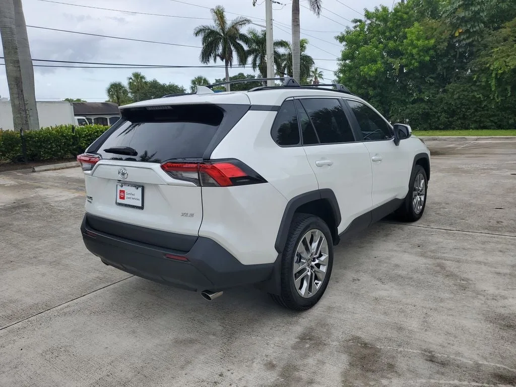 2024 Toyota RAV4 XLE Premium photo 4
