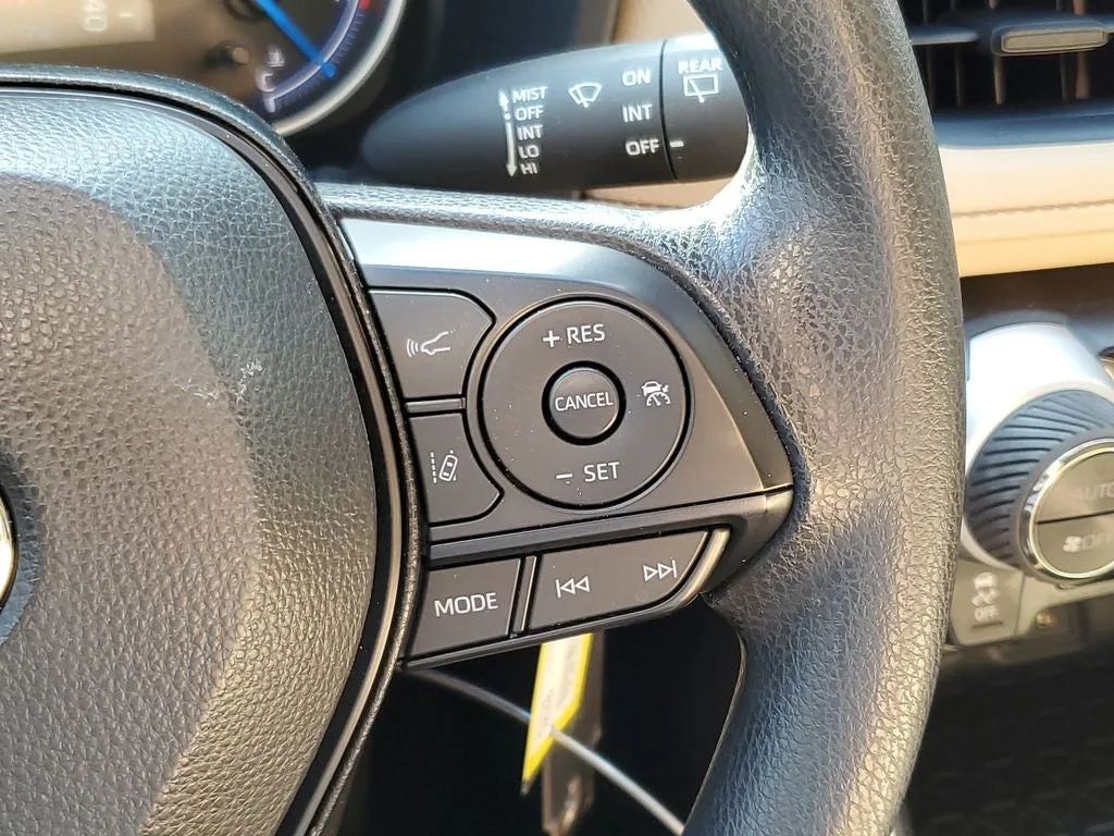 2025 Toyota RAV4 Hybrid LE photo 23