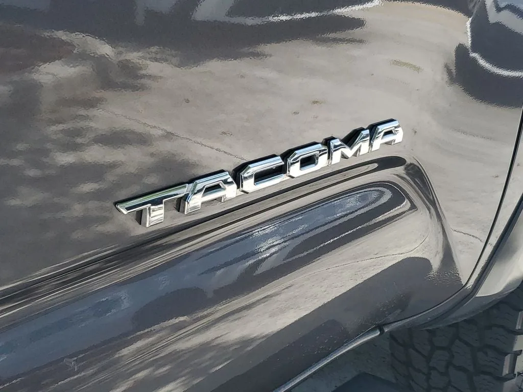 2023 Toyota Tacoma SR5 V6 photo 9