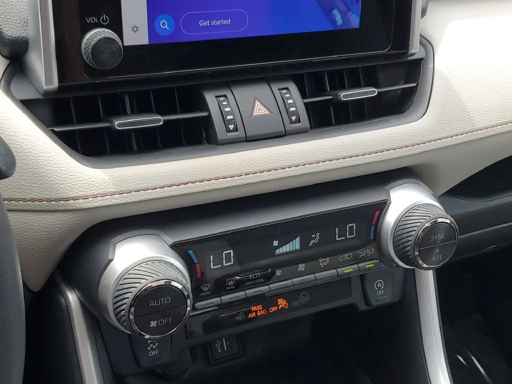 2023 Toyota RAV4 XLE Premium photo 30