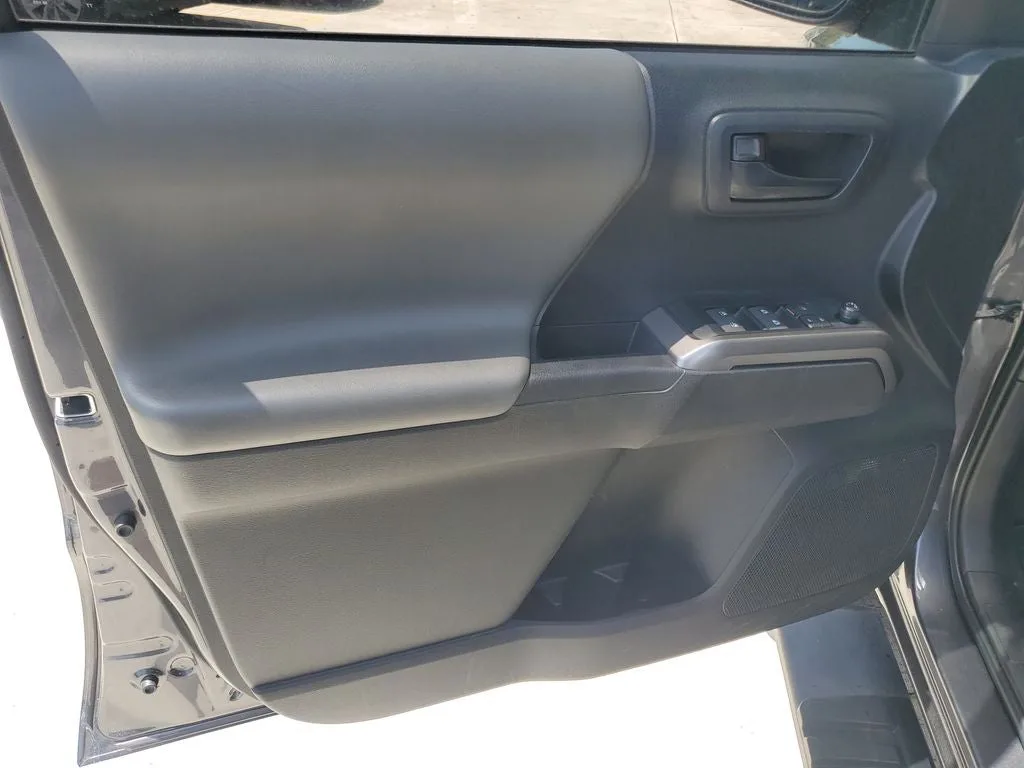 2023 Toyota Tacoma SR5 V6 photo 18