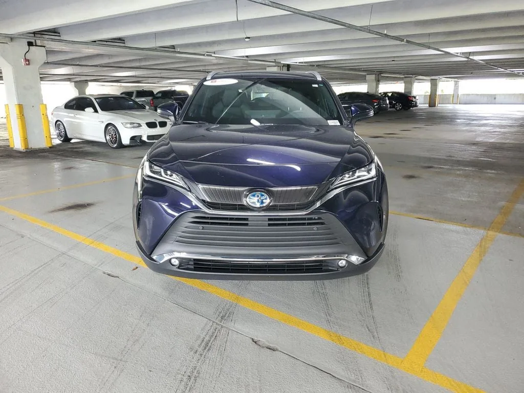 2023 Toyota Venza XLE photo 2