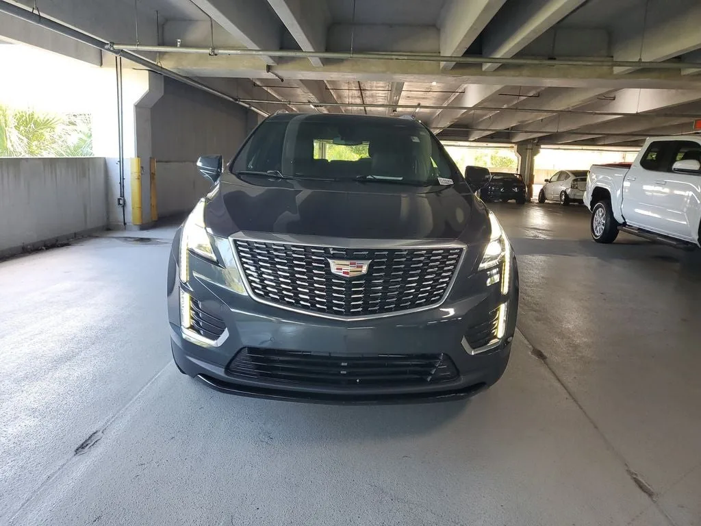 2023 Cadillac XT5 Luxury photo 2