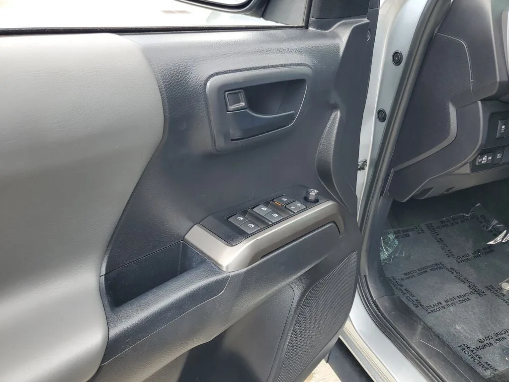 2022 Toyota Tacoma SR5 V6 photo 18