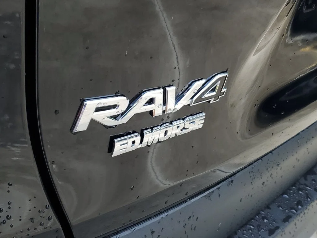 2025 Toyota RAV4 XLE photo 8