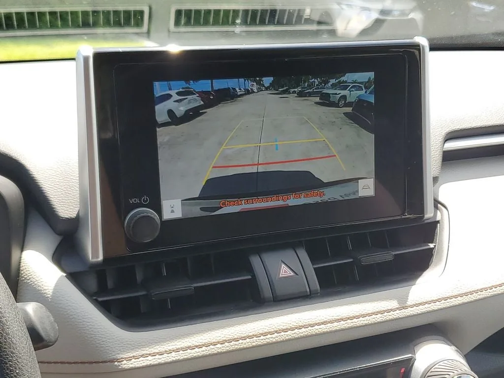 2024 Toyota RAV4 XLE photo 29
