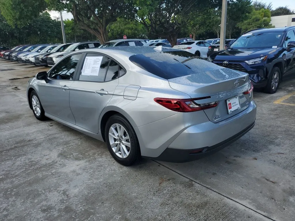 2025 Toyota Camry LE photo 6