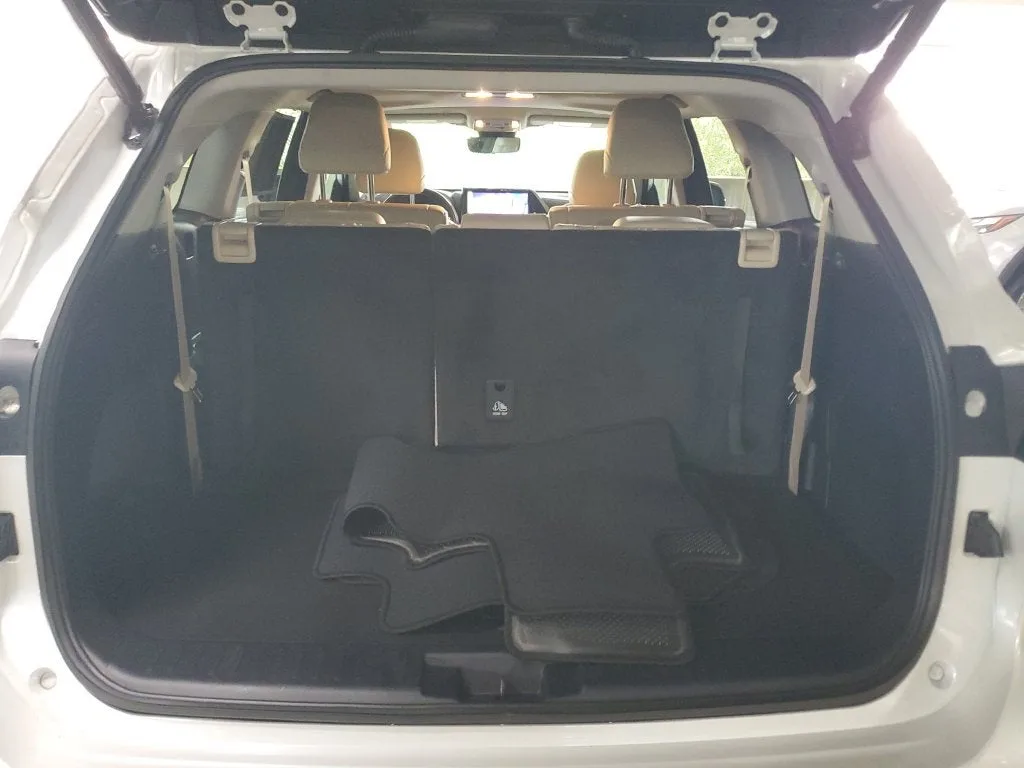 2023 Toyota Highlander XLE photo 10