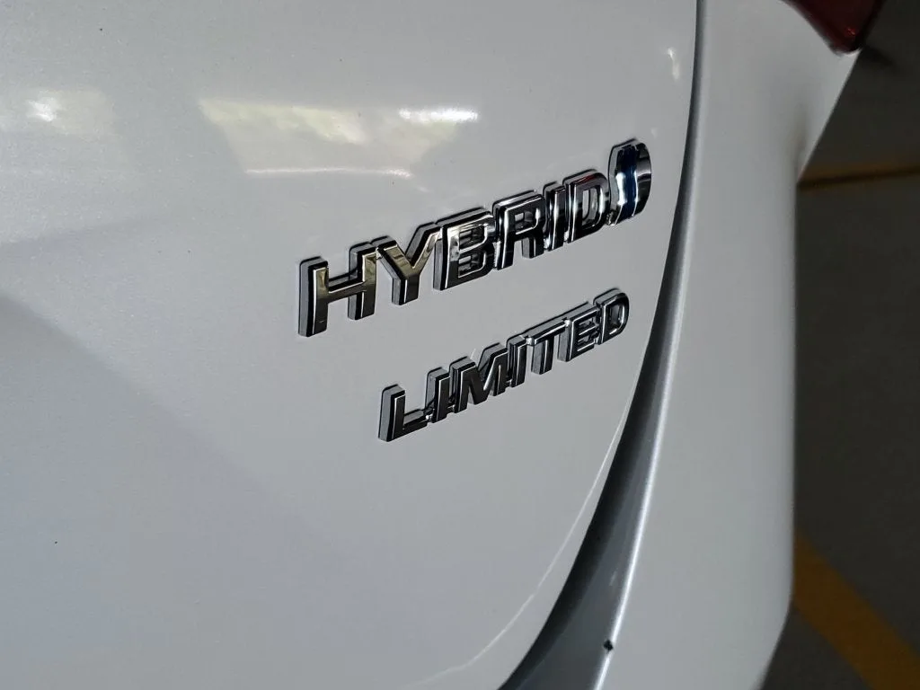 2021 Toyota Prius Limited photo 9