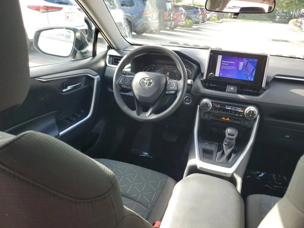 2023 Toyota RAV4 XLE photo 13