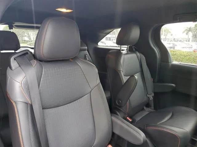 2022 Toyota Sienna XSE 7 Passenger photo 15