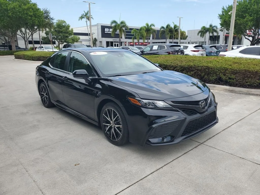2024 Toyota Camry SE photo 3