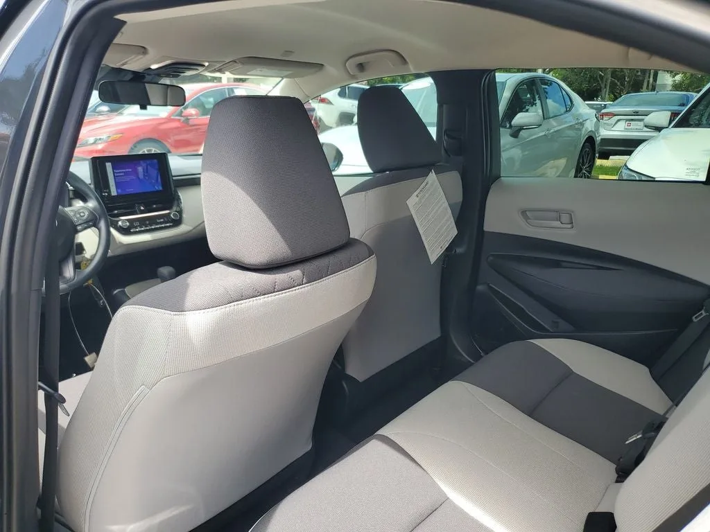 2025 Toyota Corolla LE photo 13