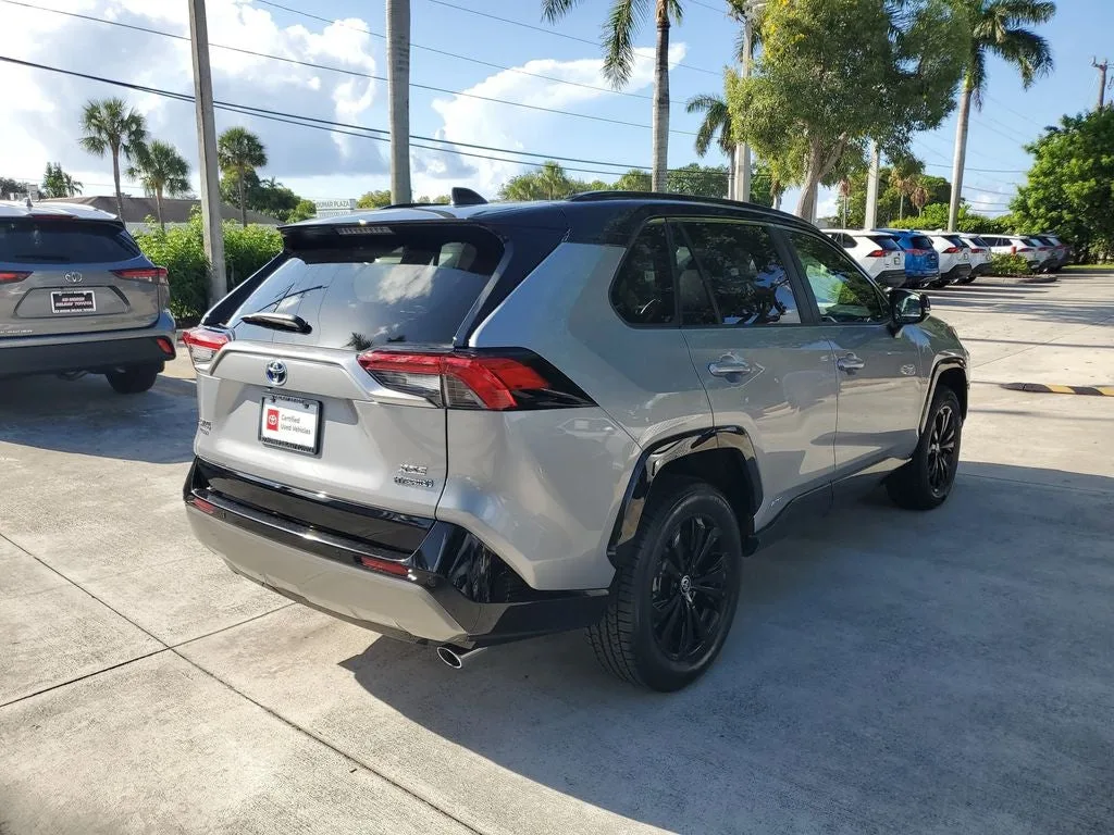 2024 Toyota RAV4 Hybrid XSE photo 4