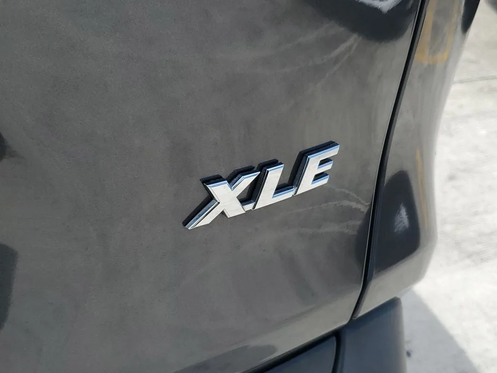2024 Toyota RAV4 XLE photo 9