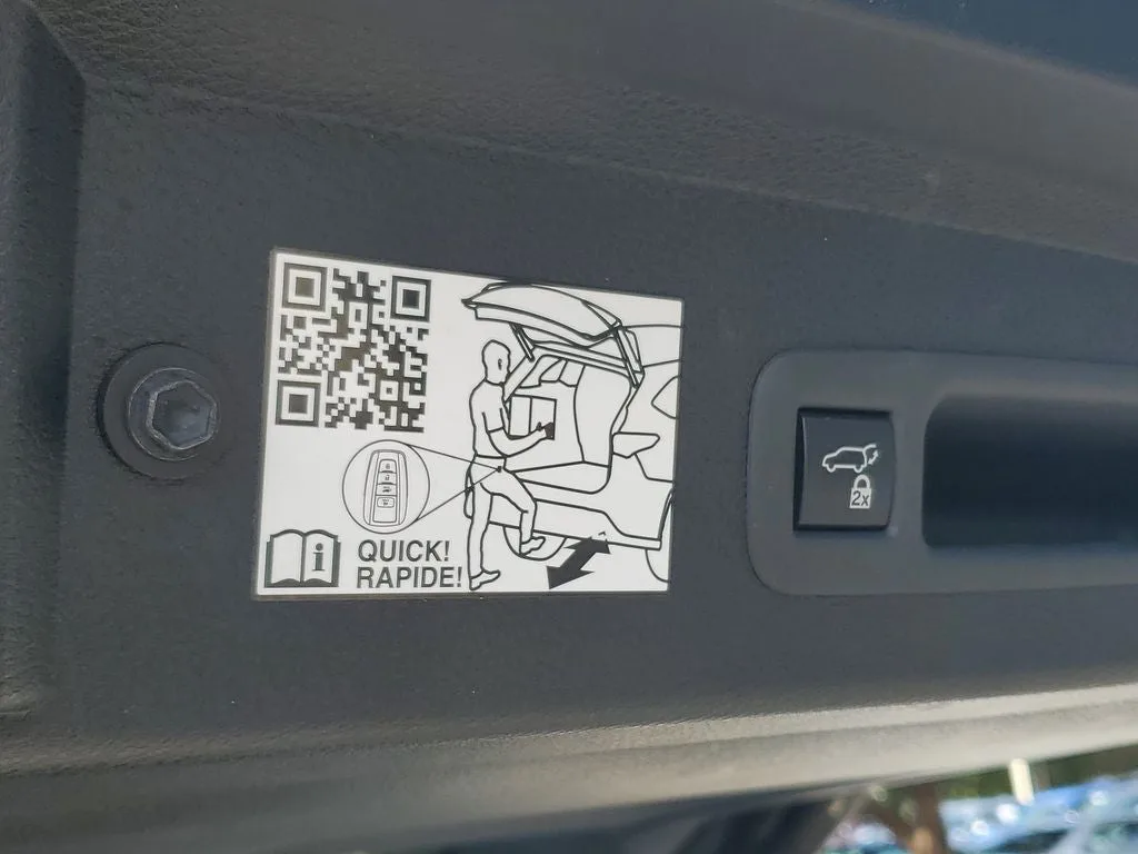 2023 Toyota Sienna Platinum 7 Passenger photo 11