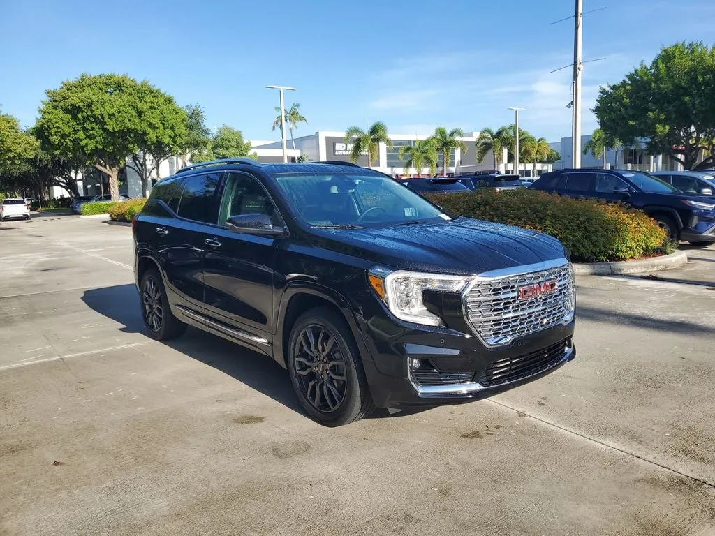 2024 GMC Terrain Denali photo 3
