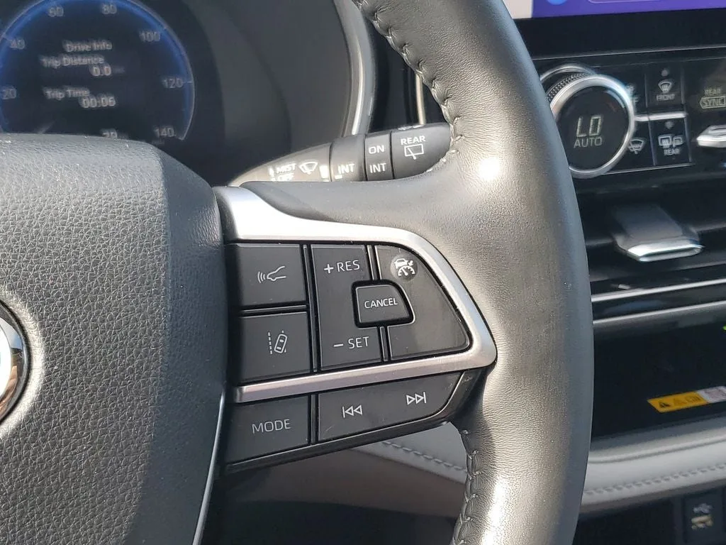 2023 Toyota Highlander Limited photo 26