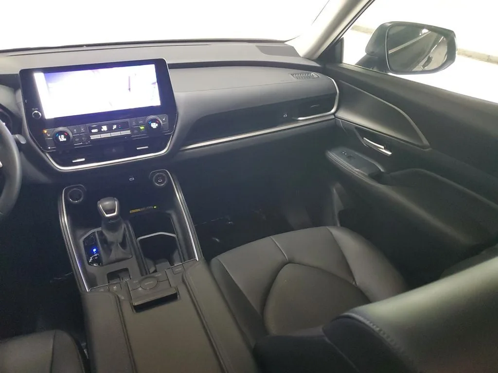 2024 Toyota Grand Highlander XLE photo 17