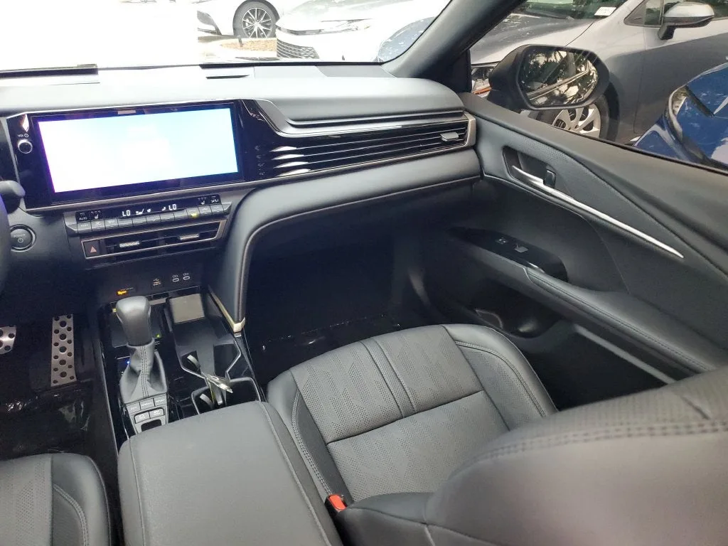 2025 Toyota Camry XSE photo 17
