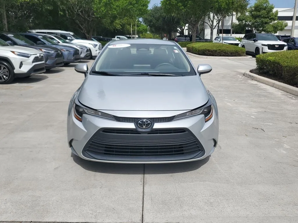 2023 Toyota Corolla LE photo 2