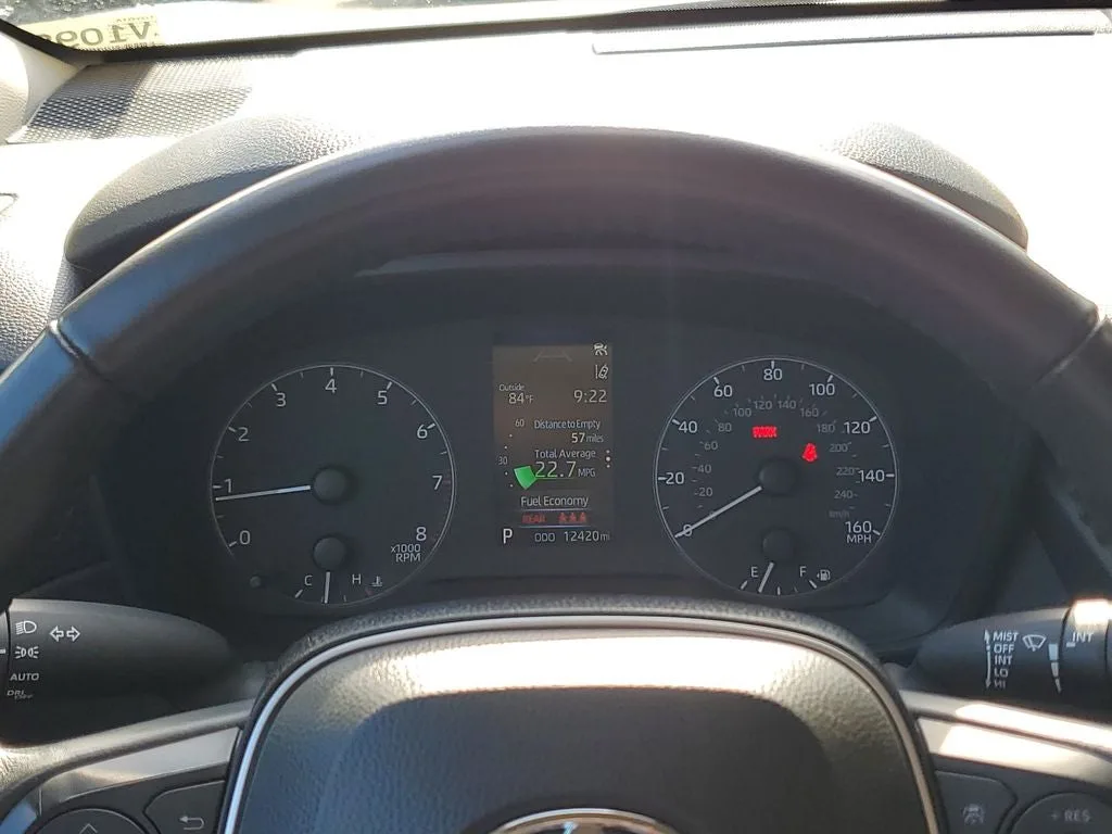 2024 Toyota Corolla Cross LE photo 25