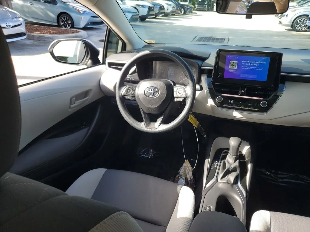 2025 Toyota Corolla LE photo 14
