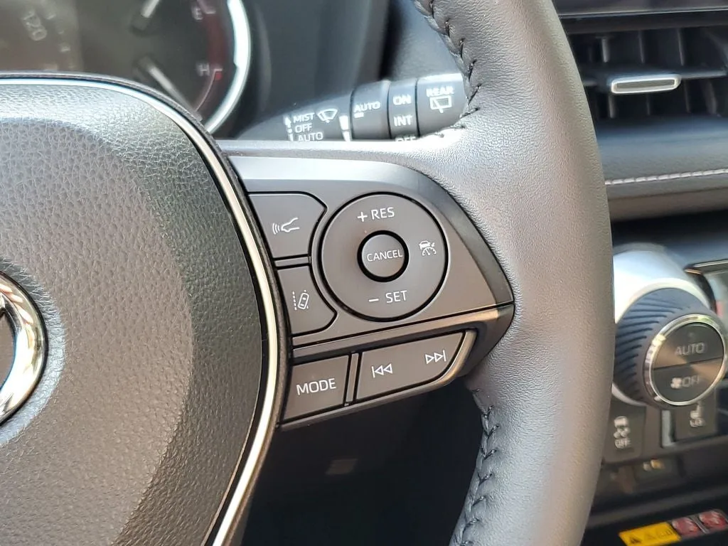 2025 Toyota RAV4 XLE Premium photo 25