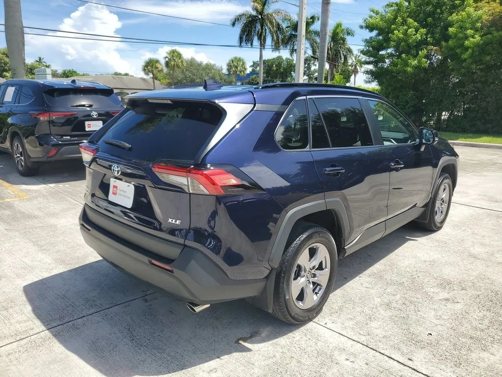 2024 Toyota RAV4 XLE photo 4