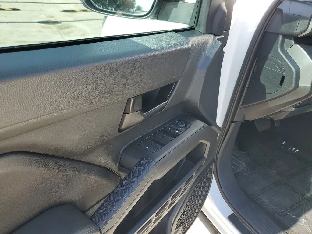 2024 Toyota Tacoma SR5 photo 18