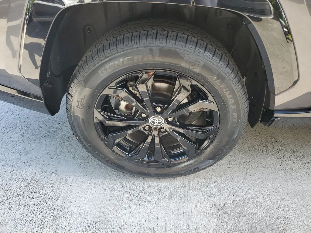 2023 Toyota RAV4 Hybrid XSE photo 7