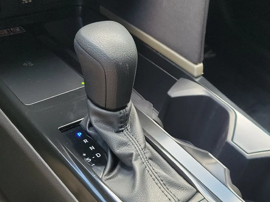 2025 Toyota Camry LE photo 32