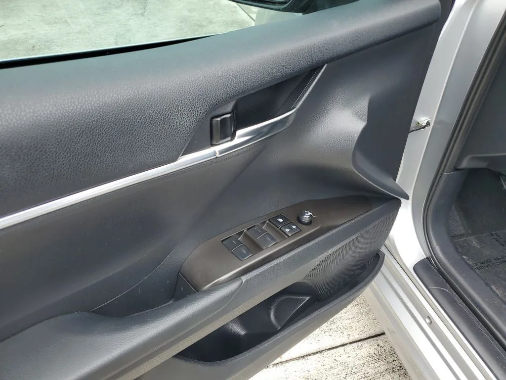 2024 Toyota Camry SE photo 18