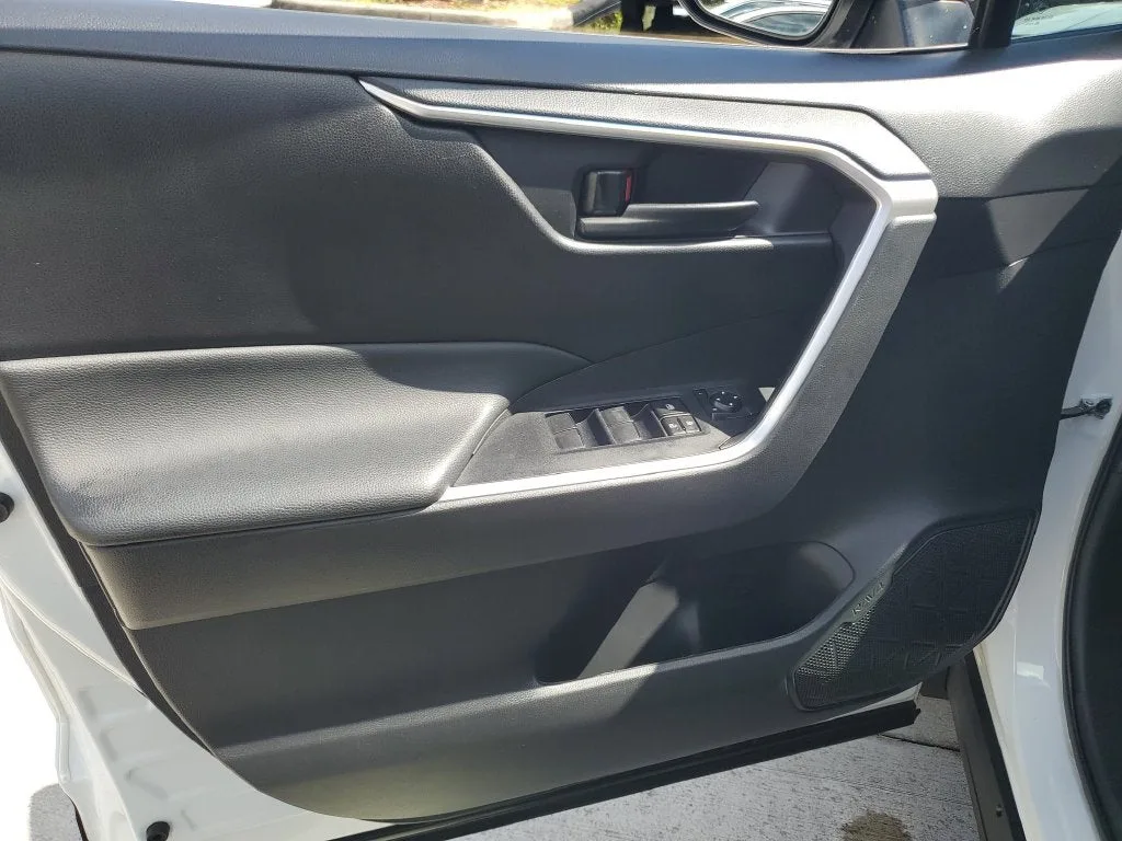 2024 Toyota RAV4 LE photo 16