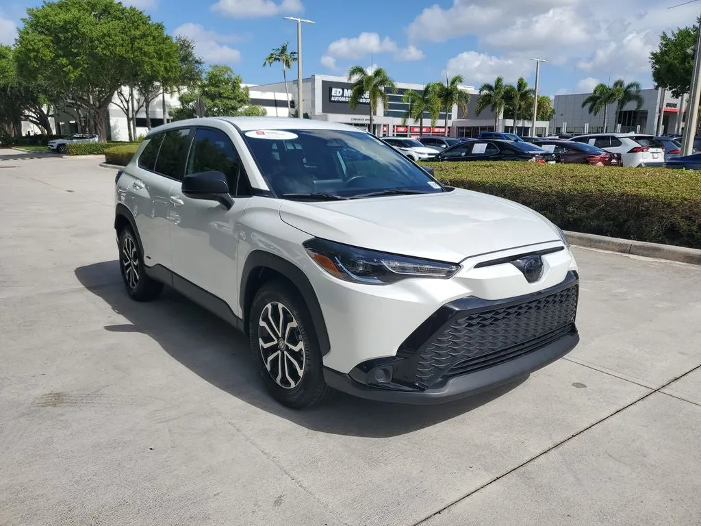 2023 Toyota Corolla Cross Hybrid S photo 3