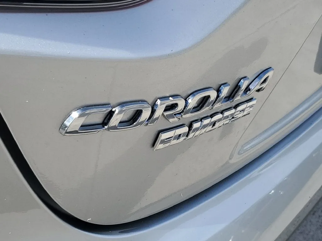 2025 Toyota Corolla LE photo 8