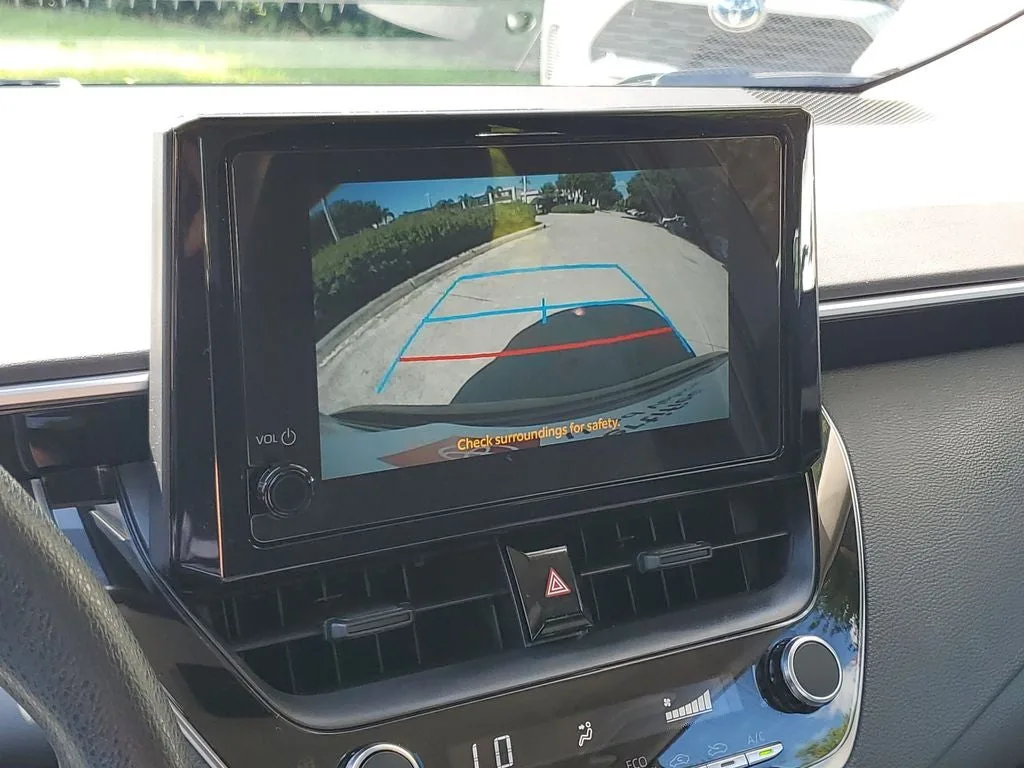 2025 Toyota Corolla LE photo 26